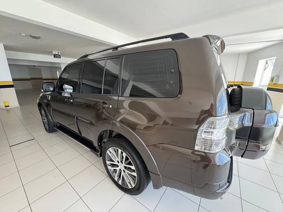 MITSUBISHI PAJERO FULL 3.2 HPE 4X4 16V TURBO INTERCOOLER DIESEL 4P AUTOMÁTICO